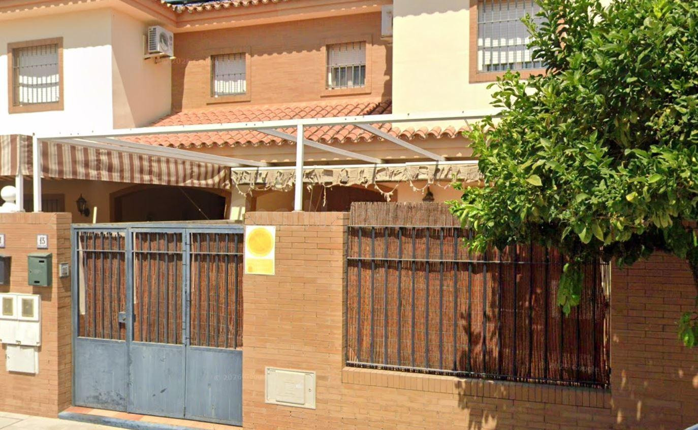 SE VENDE CASA OKUPADA en Calle Alfred Nobel Nº 13 Dos Hermanas (Sevilla)