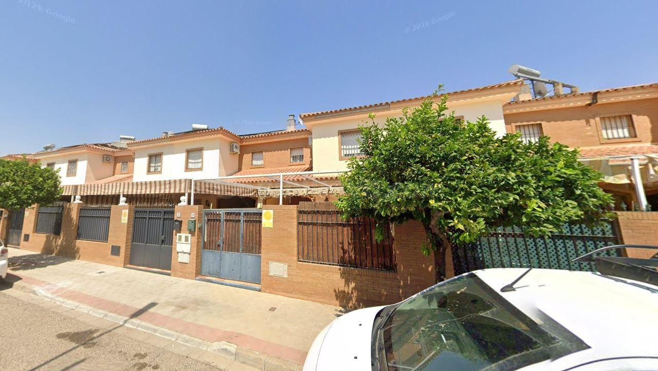 SE VENDE CASA OKUPADA en Calle Alfred Nobel Nº 13 Dos Herman - foto 2