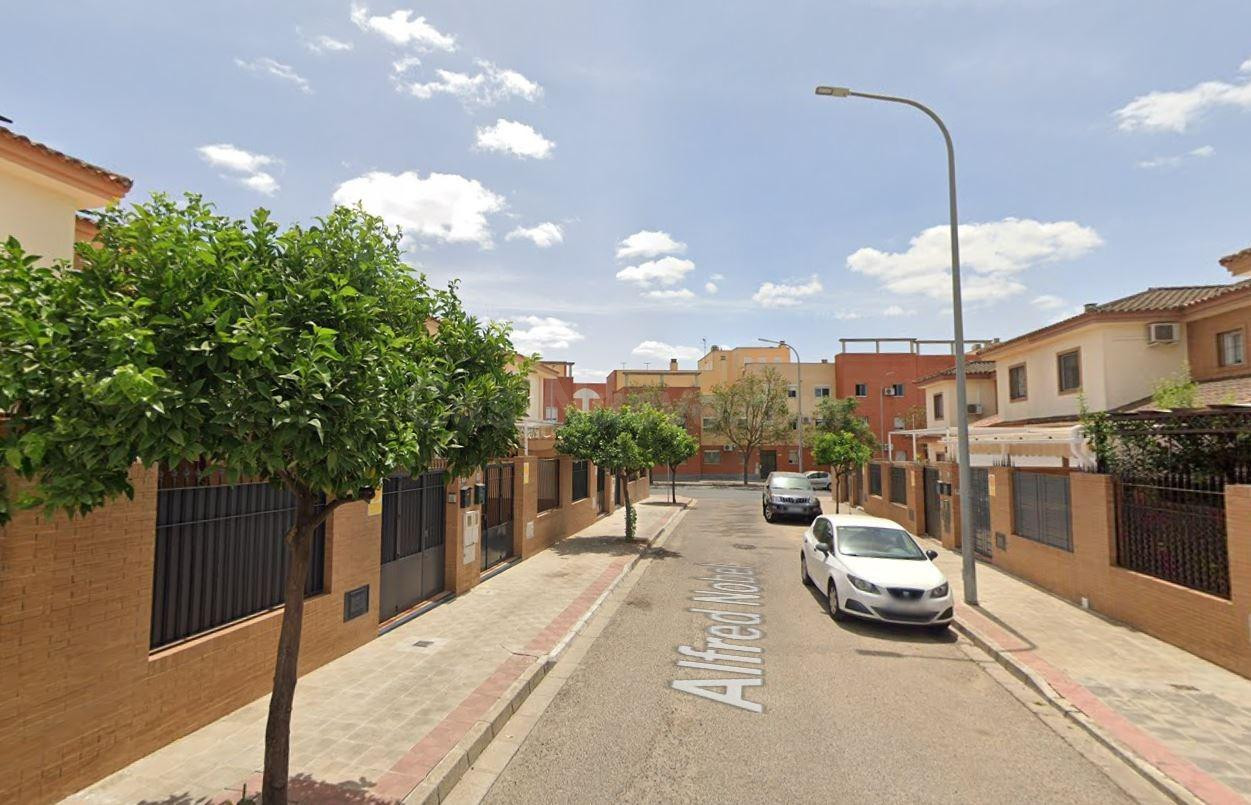 SE VENDE CASA OKUPADA en Calle Alfred Nobel Nº 13 Dos Herman - foto 3