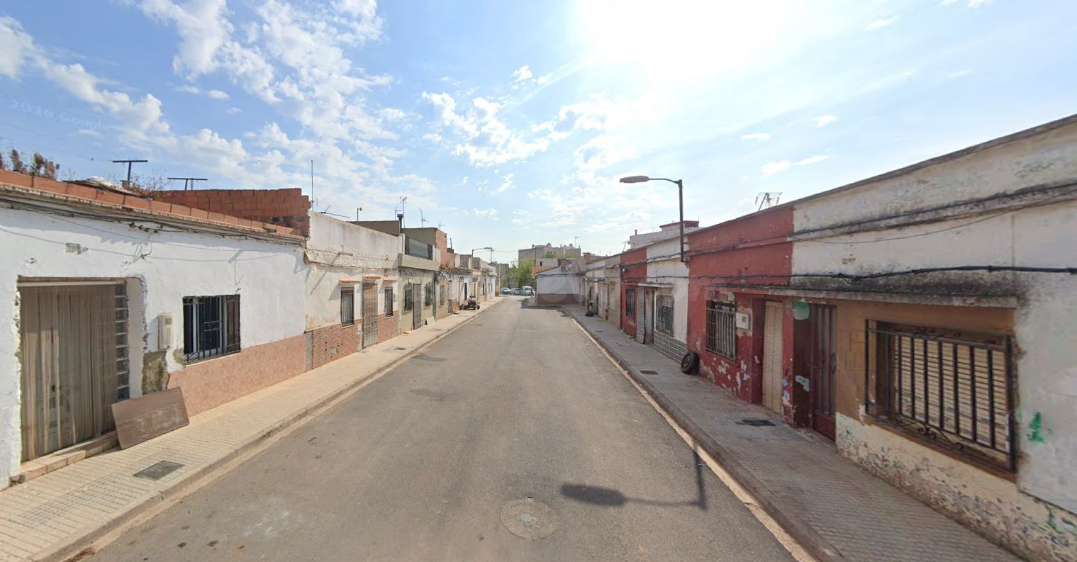 Se vende casa Adosada OKUPADA en Ermita 14 Carlet, (Valencia/València).