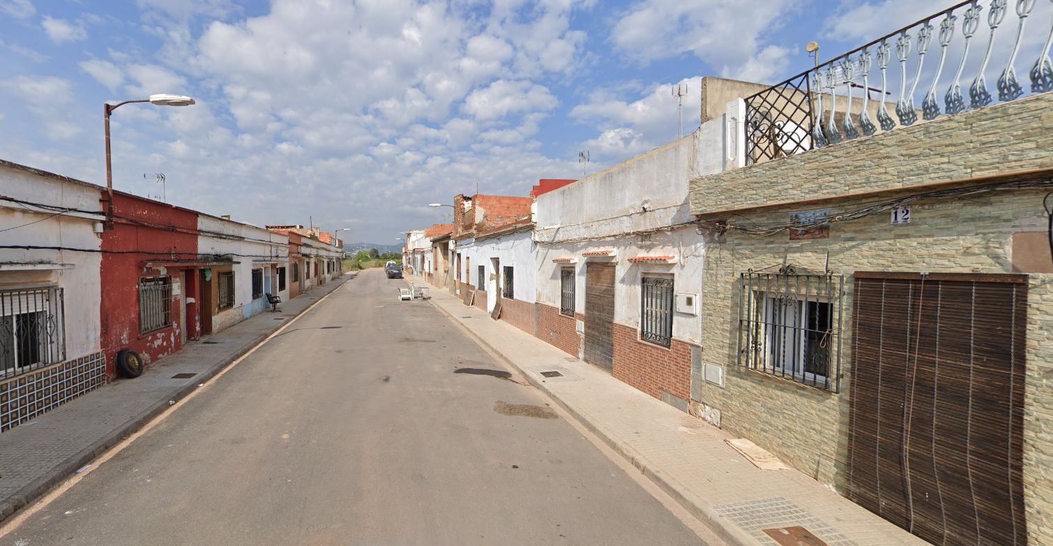 Se vende casa Adosada OKUPADA en Ermita 14 Carlet, (Valencia - foto 2