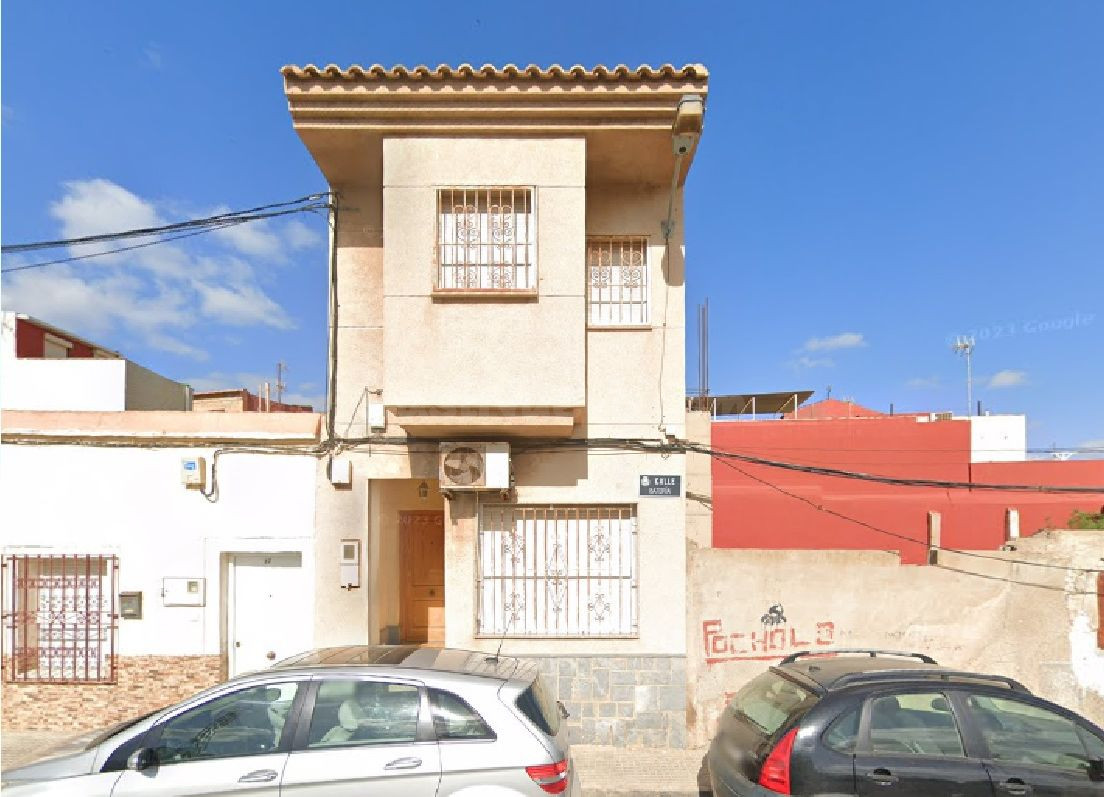 Se vene casa Adosada OKUPADA en Bateria 21 Cartagena, (Murcia).