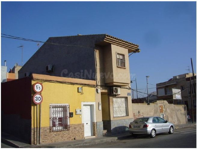 Se vene casa Adosada OKUPADA en Bateria 21 Cartagena, (Murci - foto 2
