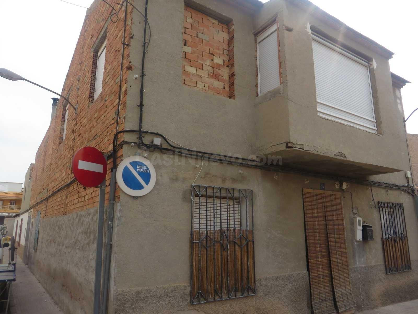 Se vende casa Adosada OKUPADA en General Moscardo 24 Alguaza - foto 4