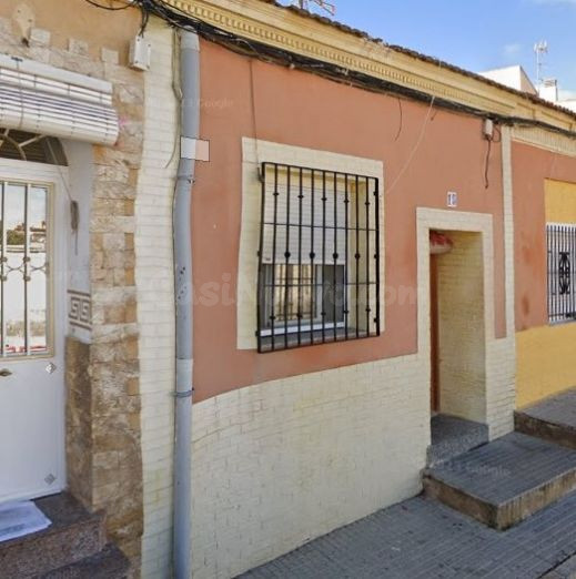 Se vende Casa Adosada OKUPADA en Calle Calle del Pozo 16 Cartagena, (Murcia).