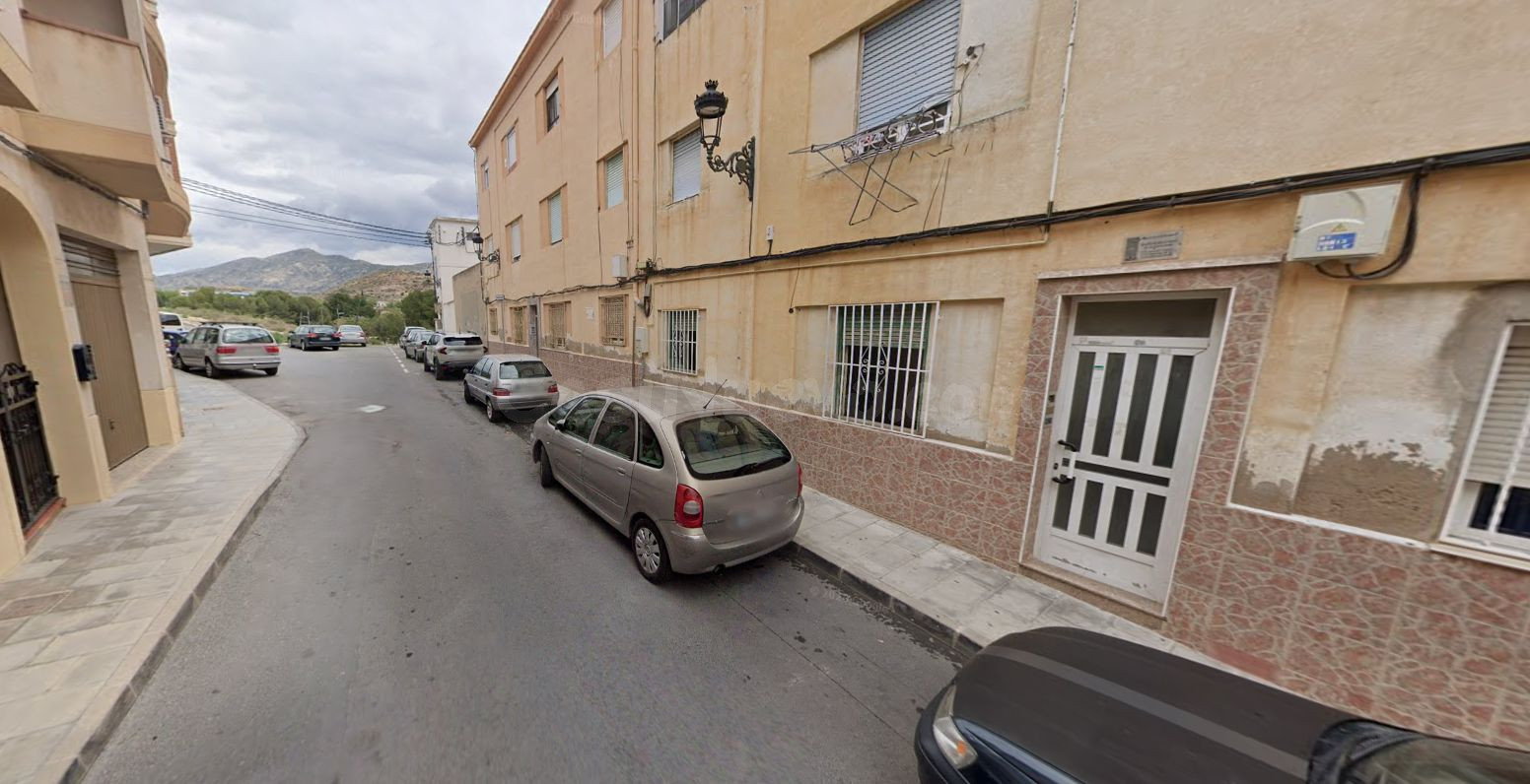 Se vende Piso OKUPADO en Reyes Magos 4 Elda, (Alicante/Alaca - foto 2