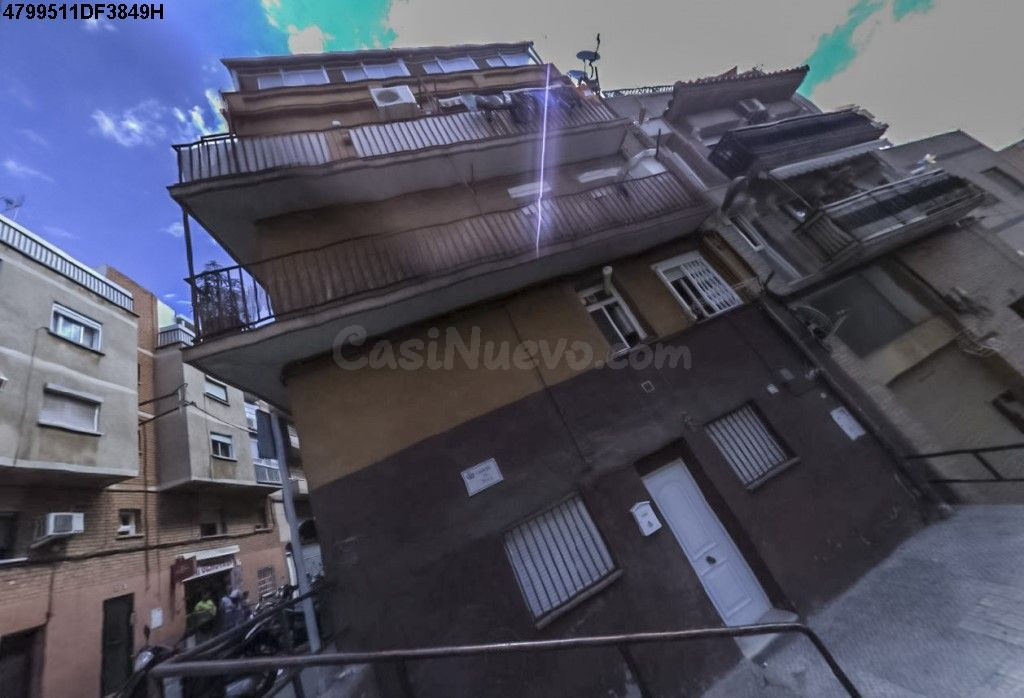 Se vende Piso OKUPADO en Génova 2 de Badalona, (Barcelona). - foto 2