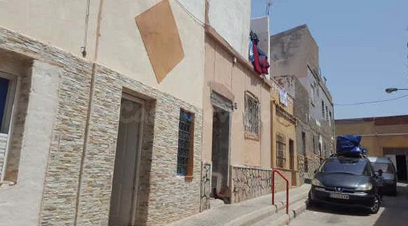 Se vende Casa Adosada OKUPADA Manzana 9 - 11 Cartagena (Murc - foto 2