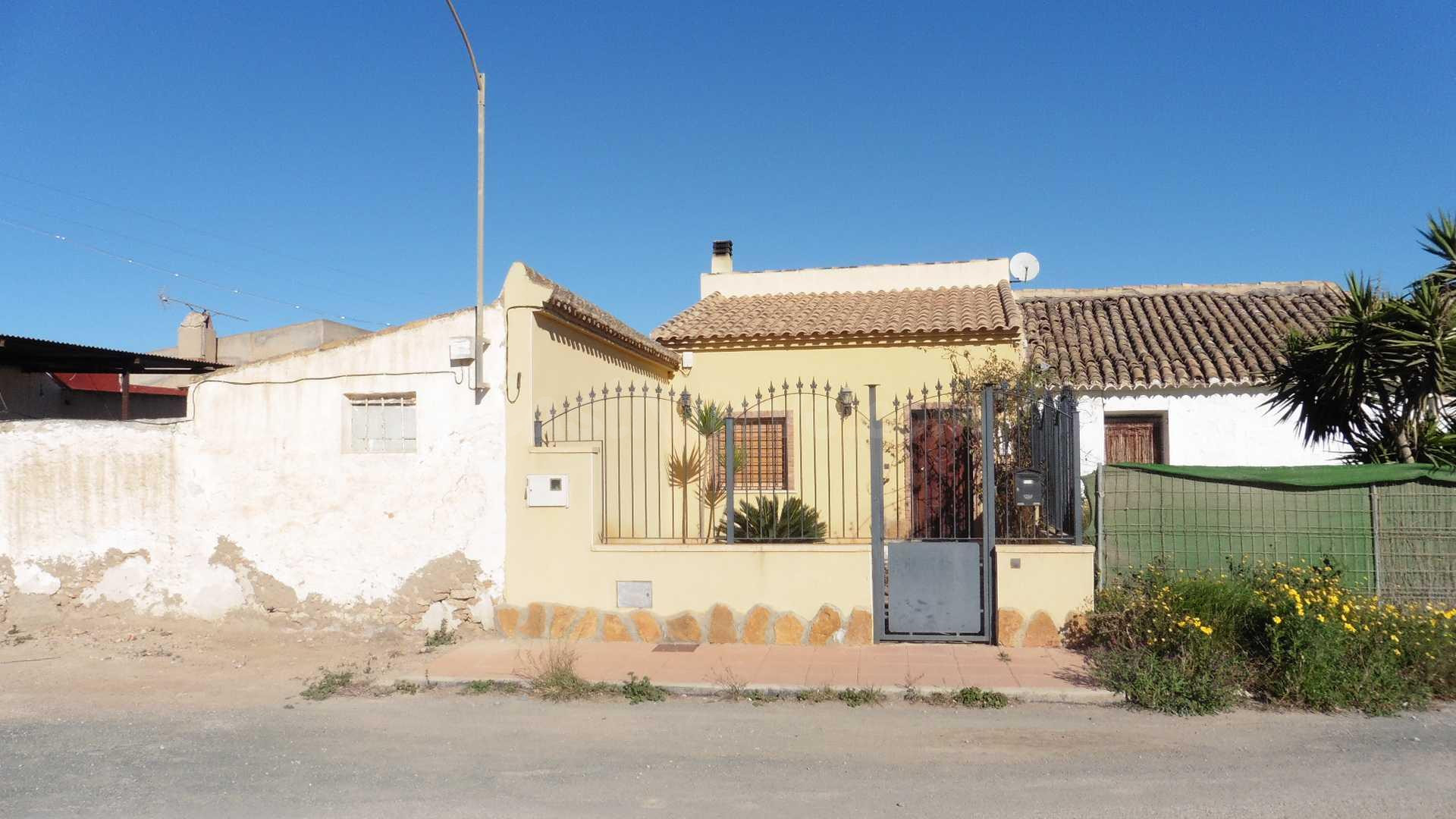 Se vende Casa Adosada OKUPADA en Los Castillos (Jimenado) 79 Torre-Pacheco, (Murcia).