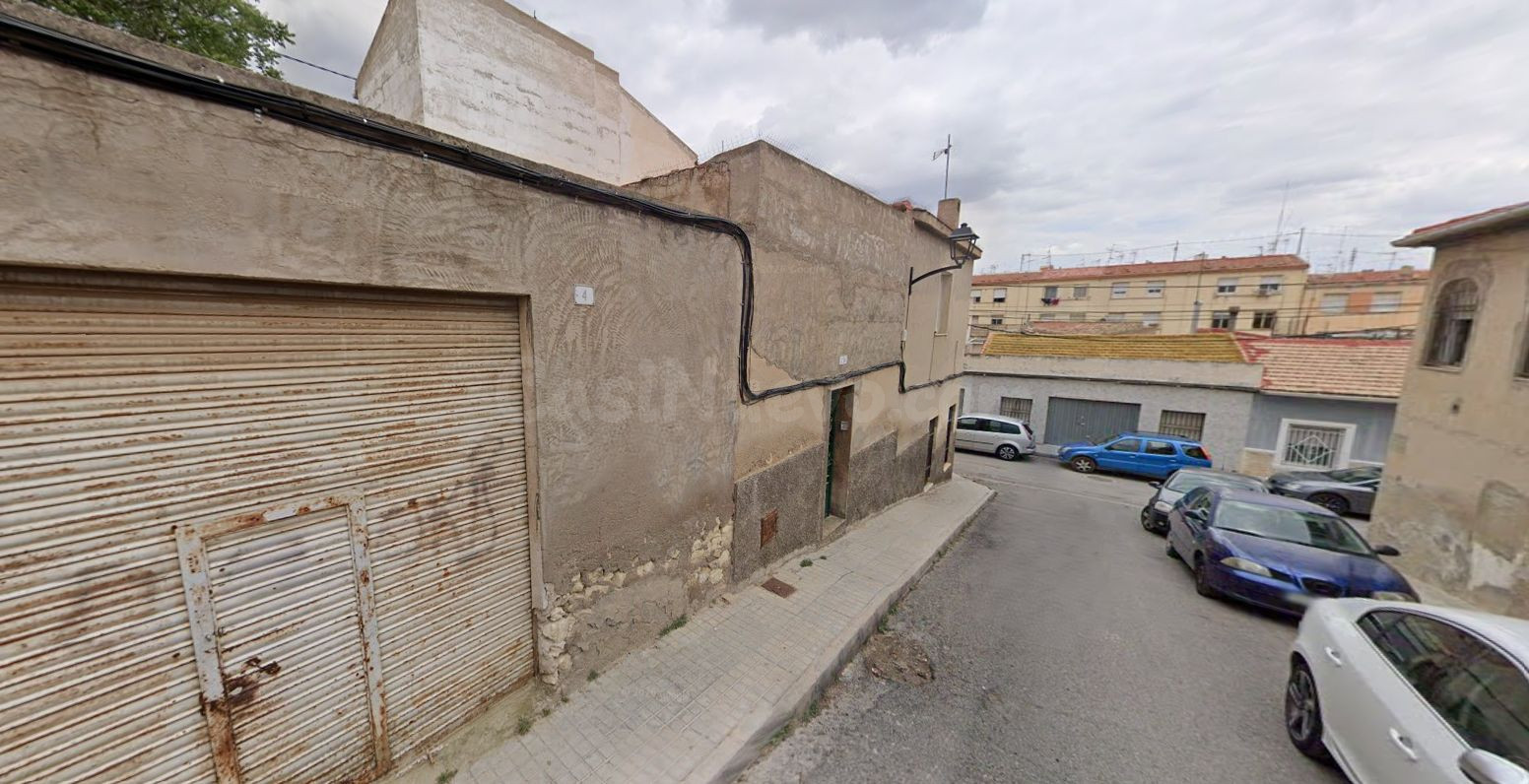 Se vende Casa Adosada OKUPADA en Viriato 5 Elda, (Alicante/A - foto 2