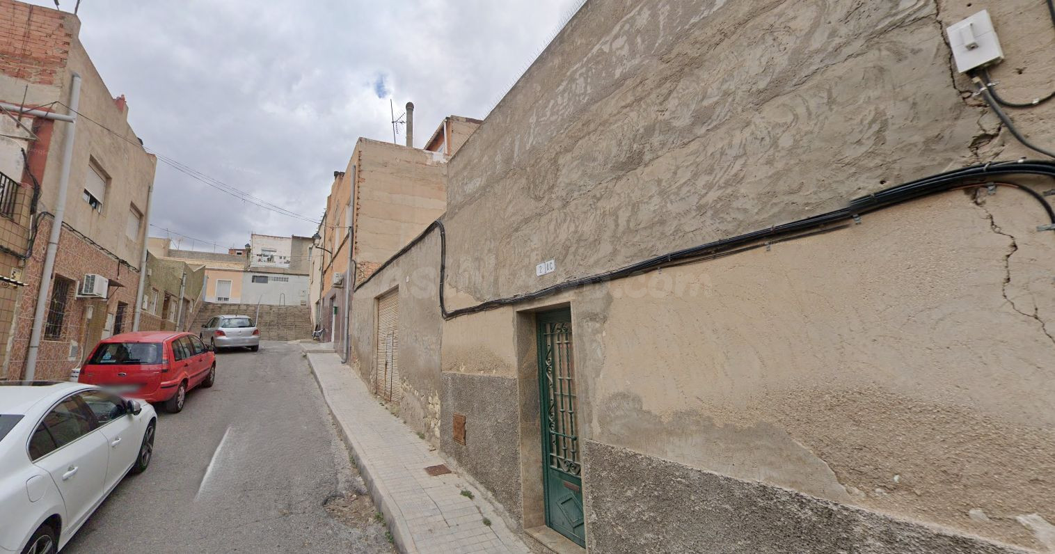Se vende Casa Adosada OKUPADA en Viriato 5 Elda, (Alicante/A - foto 3