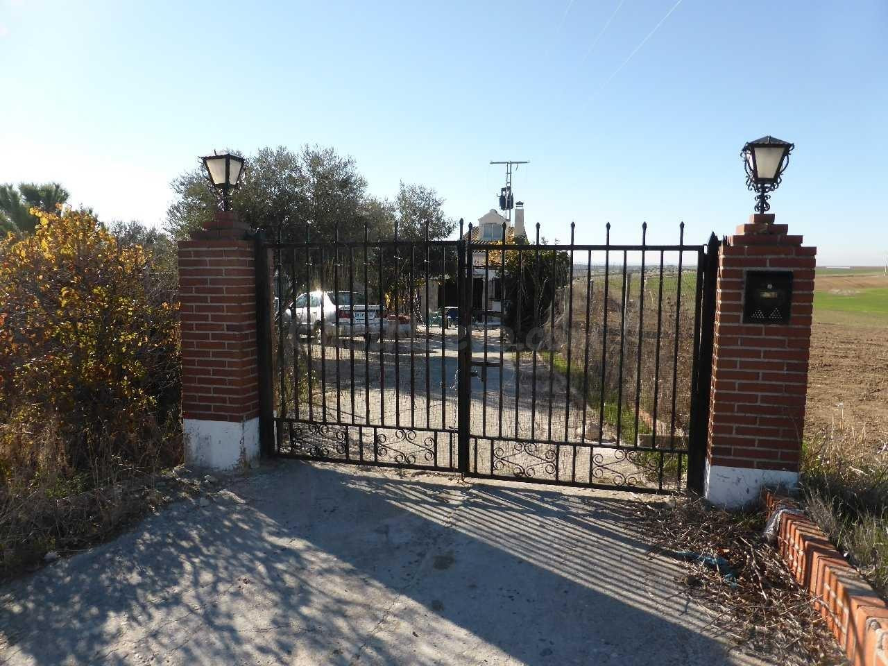 Se vende Casa OKUPADA en Recas 4 Lominchar, (Toledo).