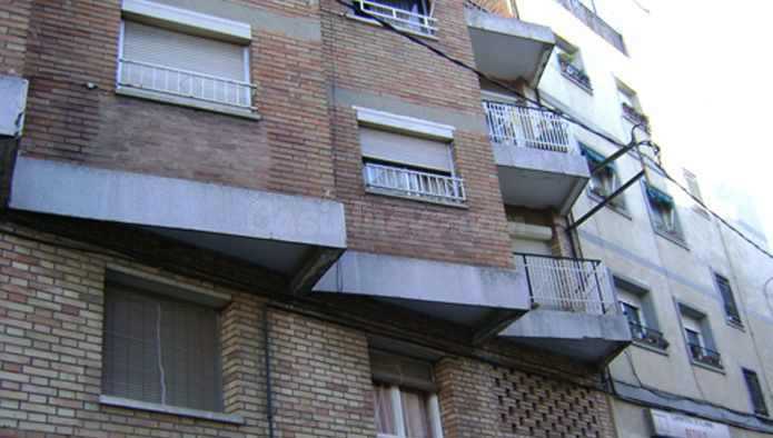 Se vende Piso OKUPADO en Autonomia 37 Badalona, (Barcelona).