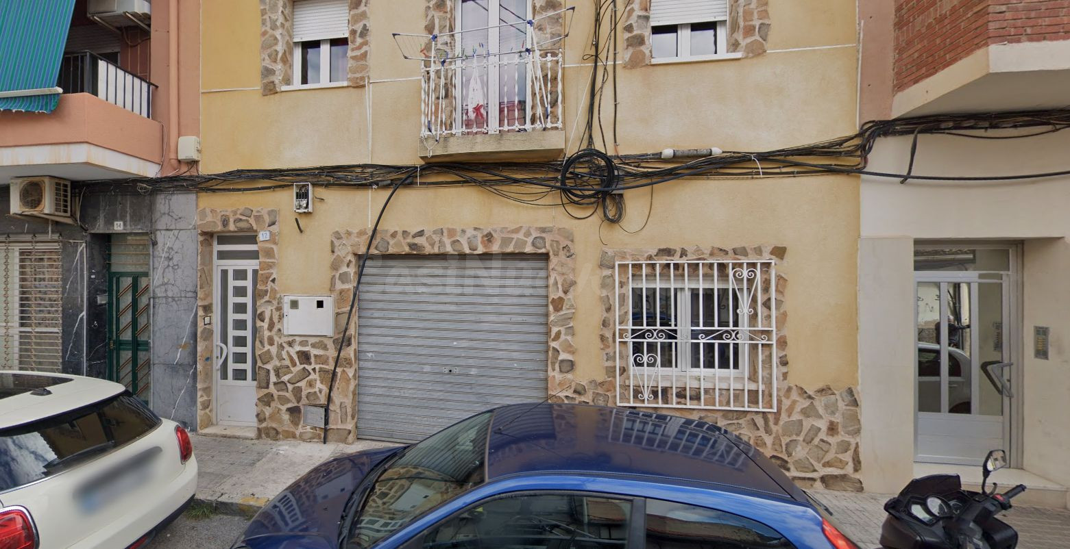 Se vende Piso OKUPADO en Calle Rafael Altamira 12 Elda, (Alicante/Alacant).