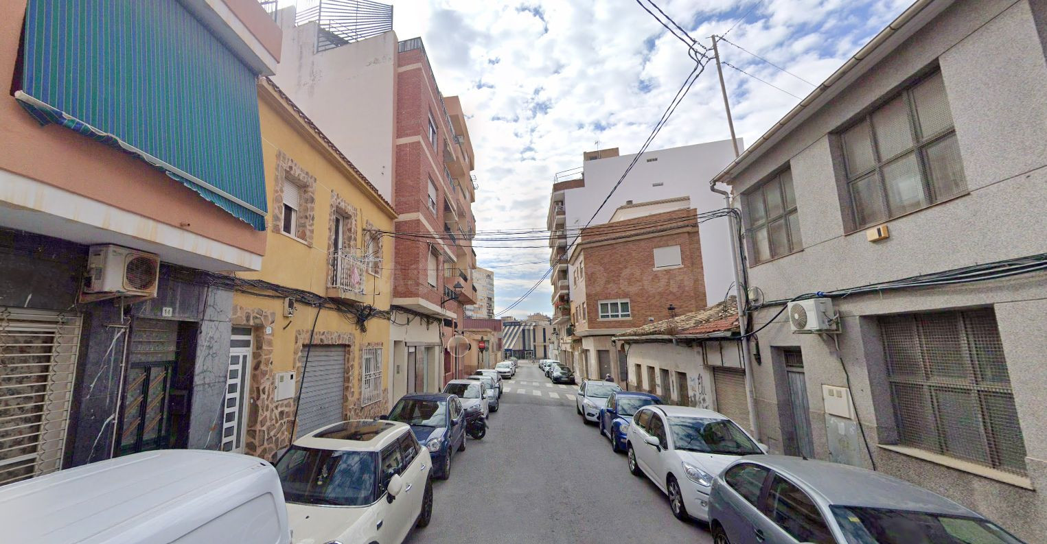 Se vende Piso OKUPADO en Calle Rafael Altamira 12 Elda, (Ali - foto 2