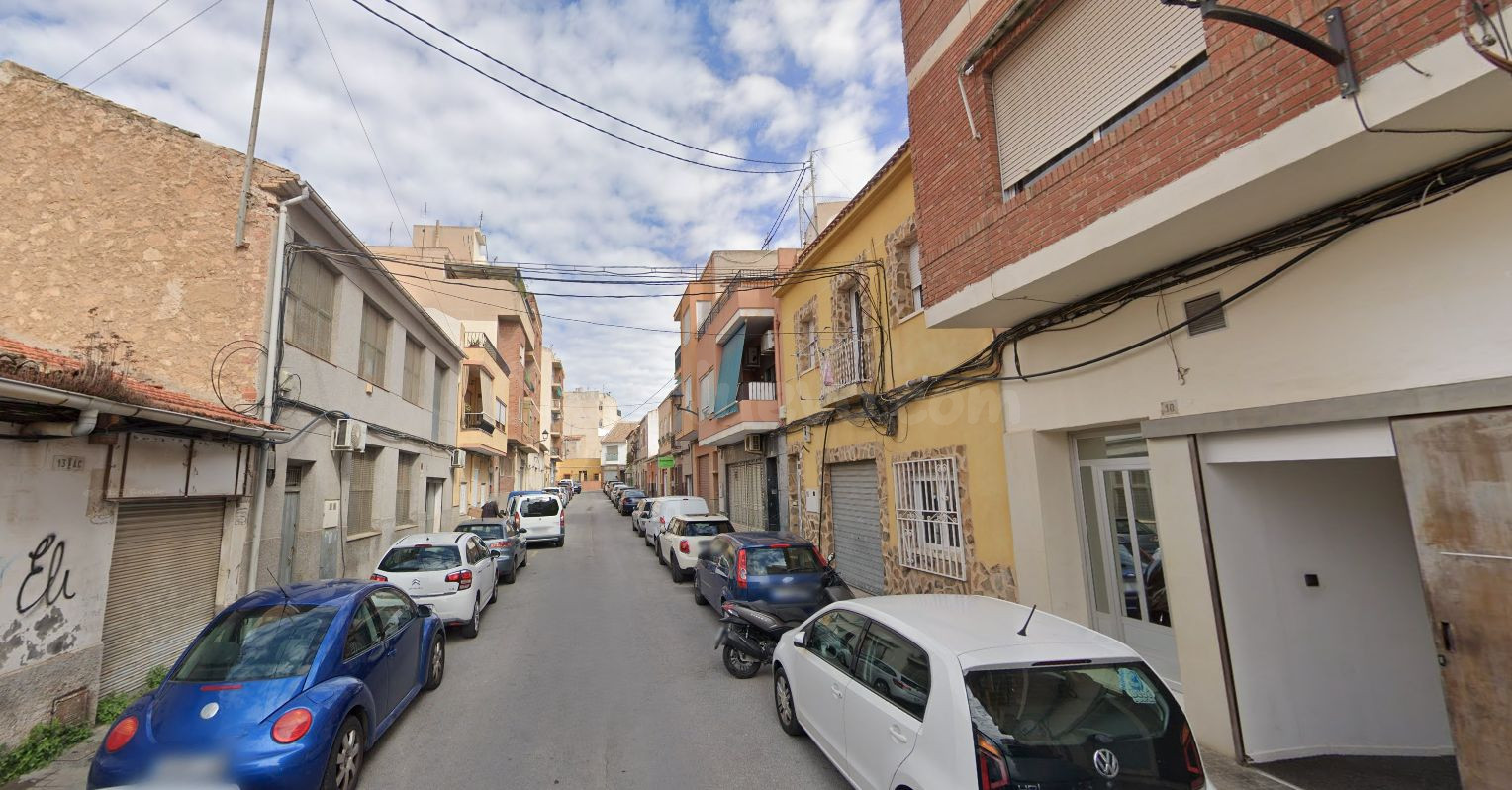 Se vende Piso OKUPADO en Calle Rafael Altamira 12 Elda, (Ali - foto 3