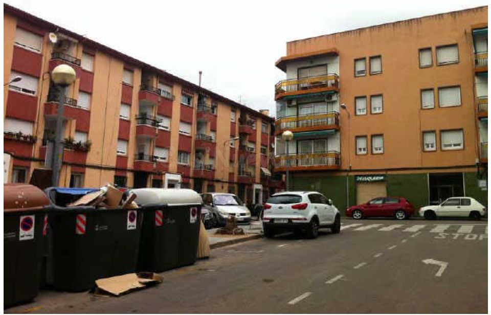 Se vende Piso OKUPADO en Persio 13-15 Sabadell, (Barcelona).