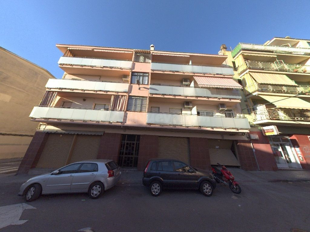 Se vende Piso OKUPADO en Persio 13-15 Sabadell, (Barcelona). - foto 2