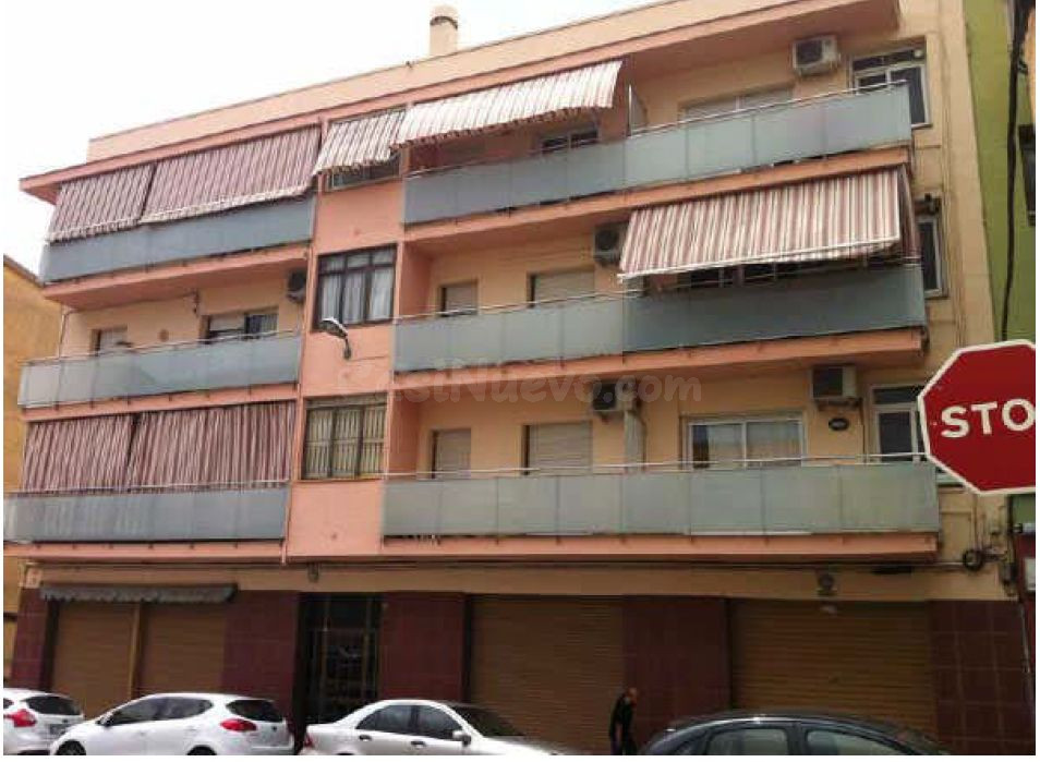 Se vende Piso OKUPADO en Persio 13-15 Sabadell, (Barcelona). - foto 3