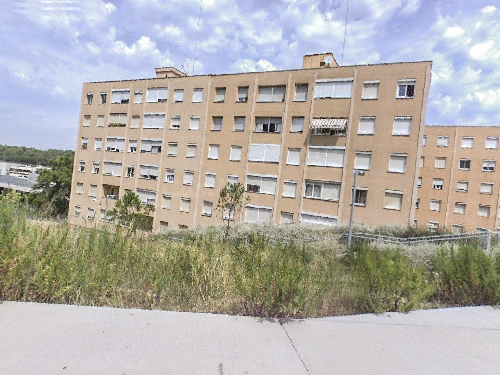 Se vende Piso OKUPADO en El Pinar 11 Rubí, (Barcelona).