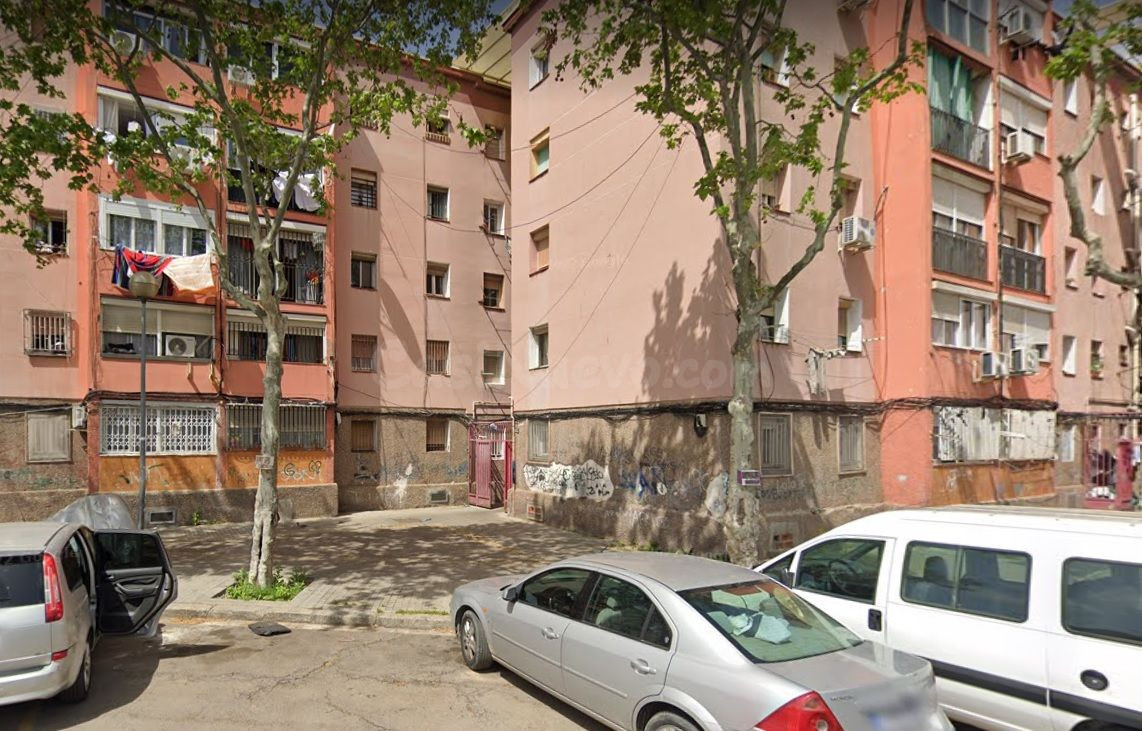 Se vende Piso OKUPADO en Alfons XII 778 de Badalona, Barcelona.