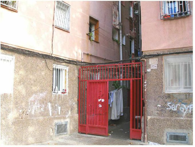Se vende Piso OKUPADO en Alfons XII 778 de Badalona, Barcelo - foto 2