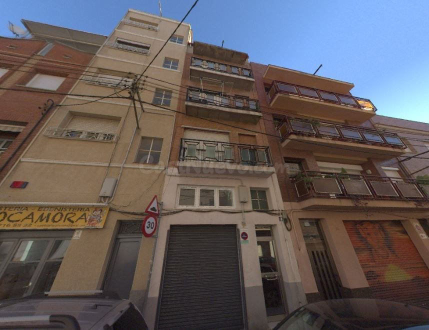 Se vende Piso OKUPADO en Girones 36 Sabadell, (Barcelona). - foto 2