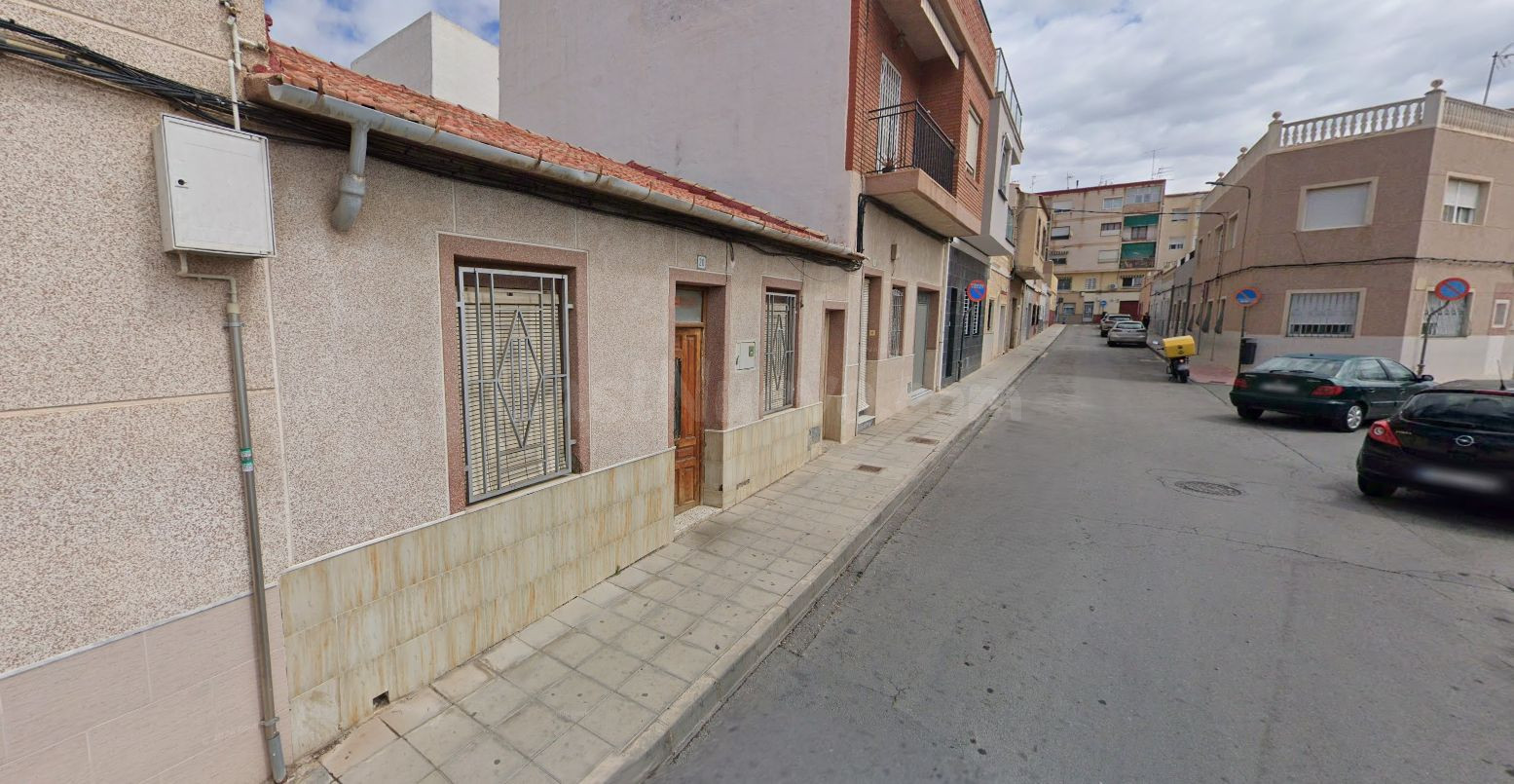 Se vende Casa Adosada OKUPADA en Maestro Serrano 20 Elda, (A - foto 2