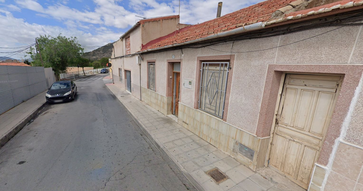 Se vende Casa Adosada OKUPADA en Maestro Serrano 20 Elda, (A - foto 3