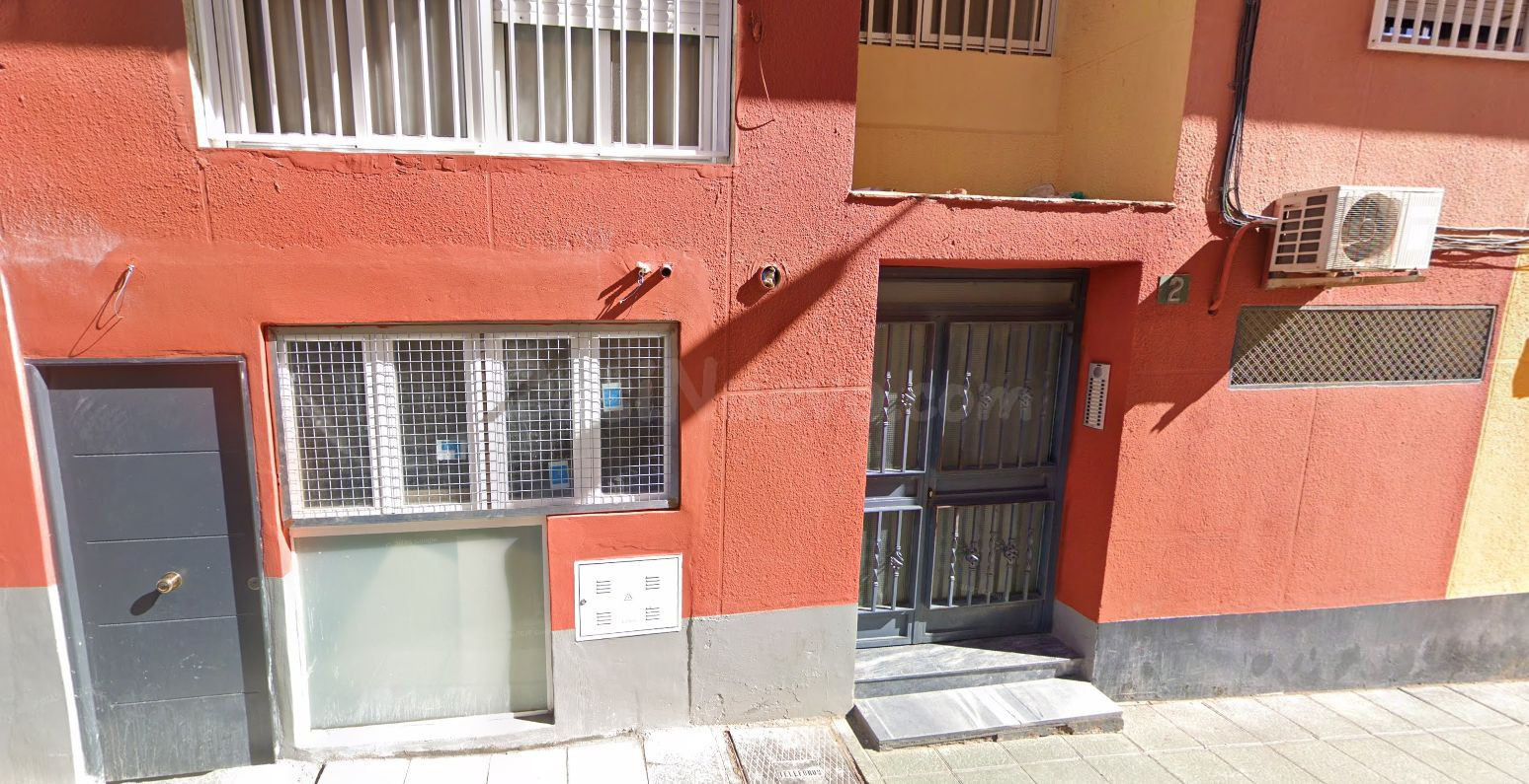 Se vende Piso OKUPADO en Calle Lastre 2 Almería, (Almería). - foto 3