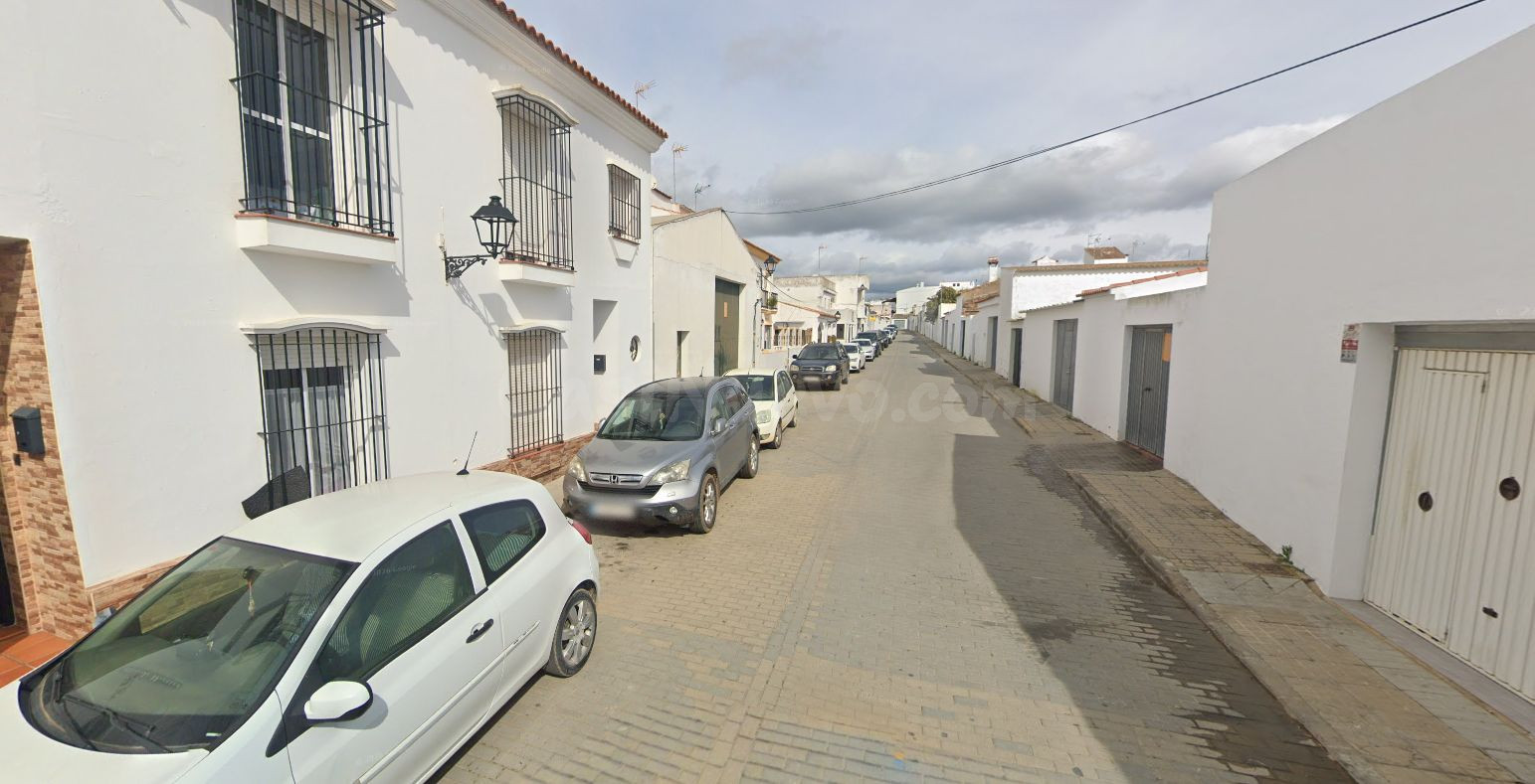 Se vende Casa Adosada OKUPADA en Calle Ejido 34 Villablanca, - foto 2