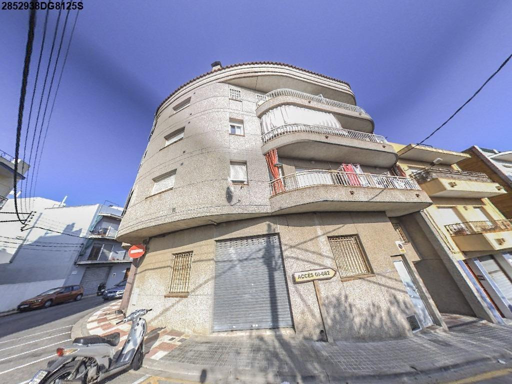 Se vende Piso OKUPADO en Calle Calle Alhambra 42 Blanes, (Girona).