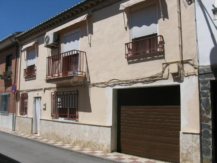 Se vende Casa Adosada OKUPADA en Calle Calle Argentina 14 Santa Fe, (Granada).