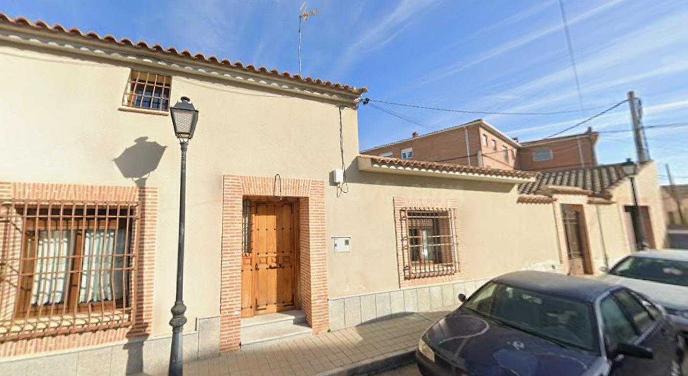 Se vende Piso OKUPADO en Calle Calle Magan 21 Cabañas de la  - foto 3