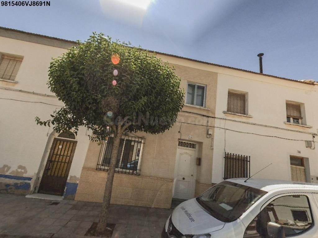 Se vende Casa Adosada OKUPADA en Calle Santa Monica 20 Campo de Criptana, (Ciudad Real).