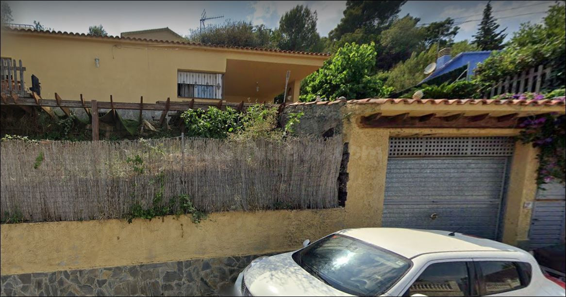 Se vende casa OKUPADA en Calle Calle Vimets 913 Palafolls, (Barcelona).