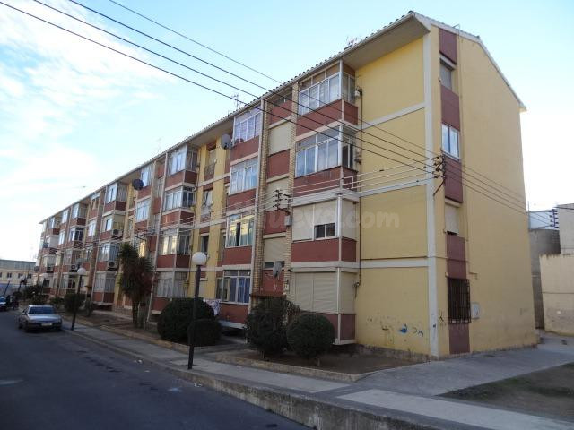 Se vende Piso OKUPADO en Pasaje Rio Gallego 7 Huesca, (Huesca).