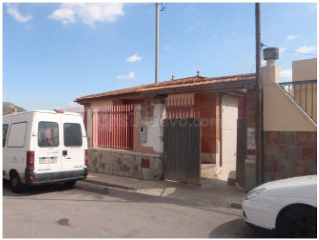 Se vende Casa OKUPADA en Pasaje Pasaje Alacant 22 Sant Vicenç dels Horts, (Barcelona).