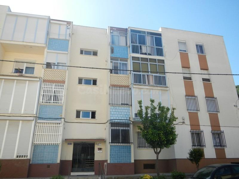 Se vende Piso OKUPADO en Calle Picacho 2 Sanlúcar de Barrameda, (Cádiz).