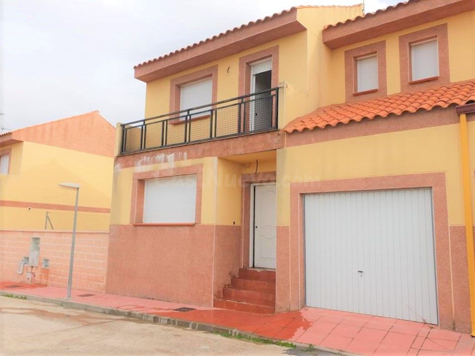 Se vende Casa Adosada OKUPADA en Calle Cerrillo 31 Hormigos, (Toledo).