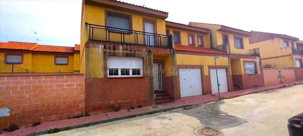 Se vende Casa Adosada OKUPADA en Calle Cerrillo 31 Hormigos, - foto 2