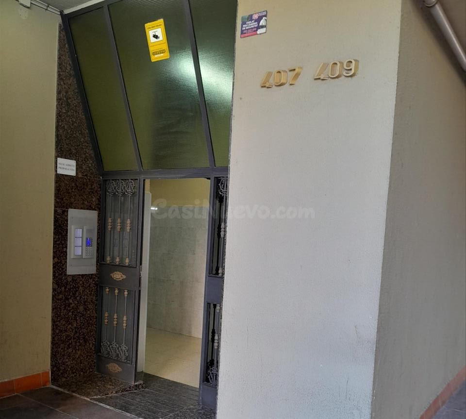 Se vende Piso OKUPADO en Calle Mare De Deu De Port 407 Barce - foto 2