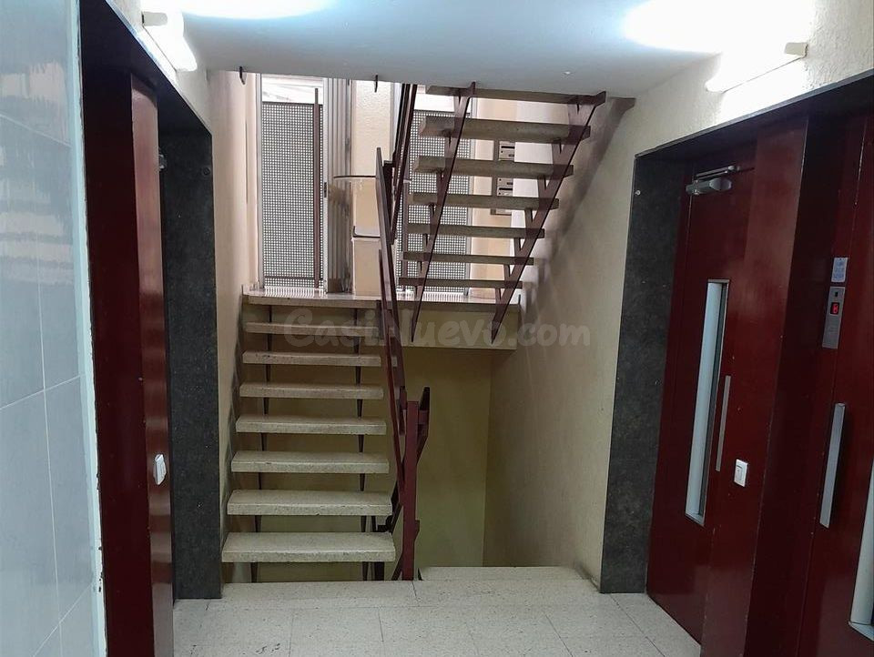 Se vende Piso OKUPADO en Calle Mare De Deu De Port 407 Barce - foto 3
