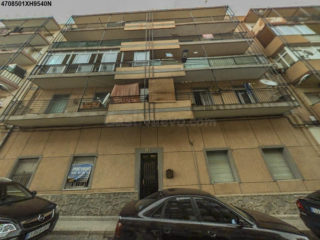 Se vende Casa OKUPADA en CL LUIS VIVES,10 Esc:1 Pl:1 Pt:IZ N