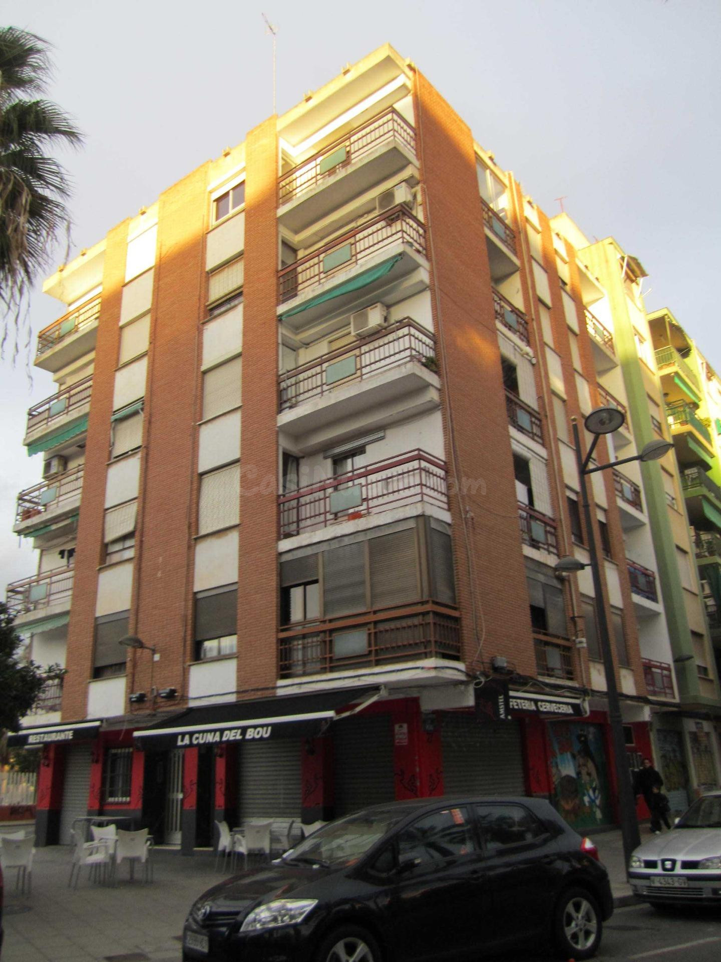 Se vende Piso OKUPADOA en CALLE REUS 00027 Valencia, (Valencia/València).