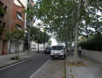 Se vende Casa Adosada OKUPADA en Vint-I-Dos De Juliol 75 Ter - foto 2