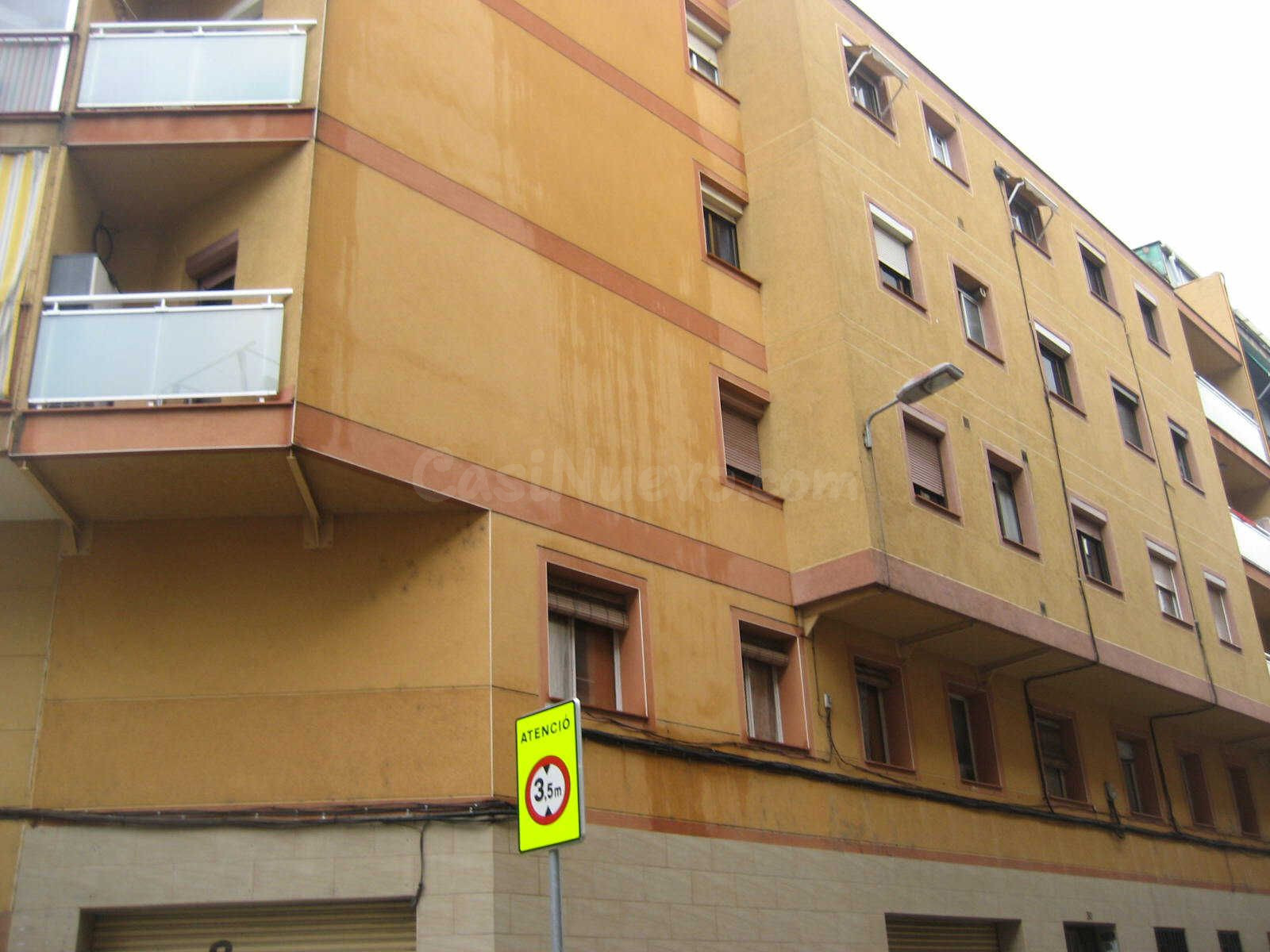 Se vende Piso OKUPADO en Calle CL MOSSEN CINTO VERDAGUER 30  - foto 2