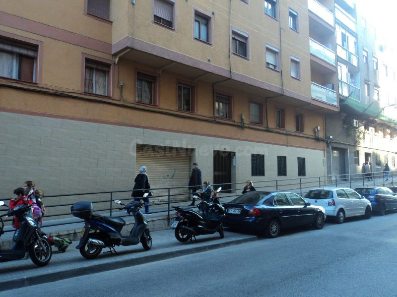 Se vende Piso OKUPADO en Calle CL MOSSEN CINTO VERDAGUER 30  - foto 3