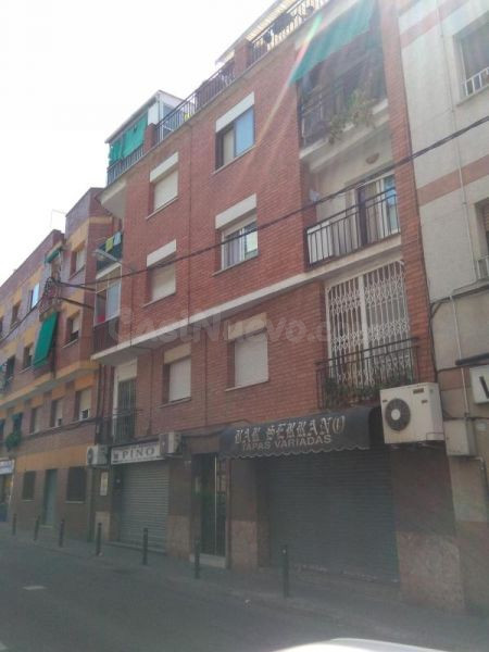 Se vende Piso OKUPADO en Valenti Escalas 28 Santa Coloma de  - foto 3