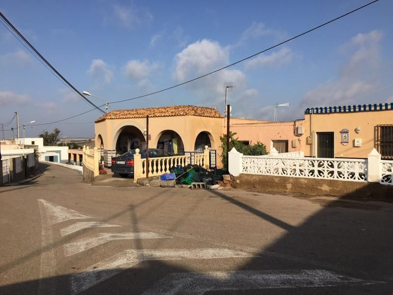 Se vende Casa OKUPADA en Cuevas Del Lino 6 Níjar, (Almería).